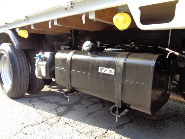 三菱ふそうキャンター平ボディ小型（2t・3t）[写真23]