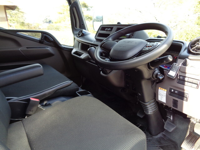 三菱ふそうキャンター平ボディ小型（2t・3t）[写真28]