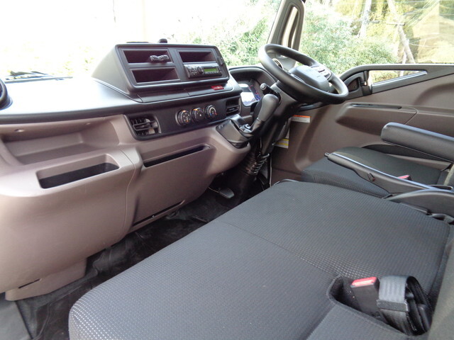 三菱ふそうキャンター平ボディ小型（2t・3t）[写真30]