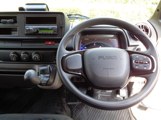 三菱ふそうキャンター平ボディ小型（2t・3t）[写真33]