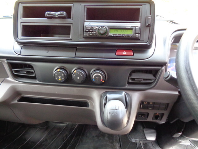 三菱ふそうキャンター平ボディ小型（2t・3t）[写真34]