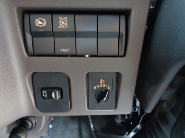 三菱ふそうキャンター平ボディ小型（2t・3t）[写真35]