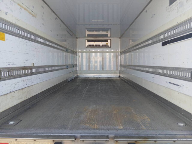 いすゞフォワード冷凍車（冷蔵車）中型（4t）[写真14]