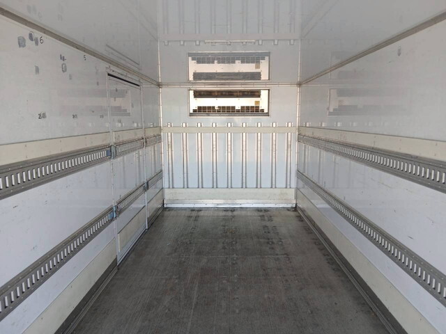 いすゞフォワード冷凍車（冷蔵車）中型（4t）[写真15]