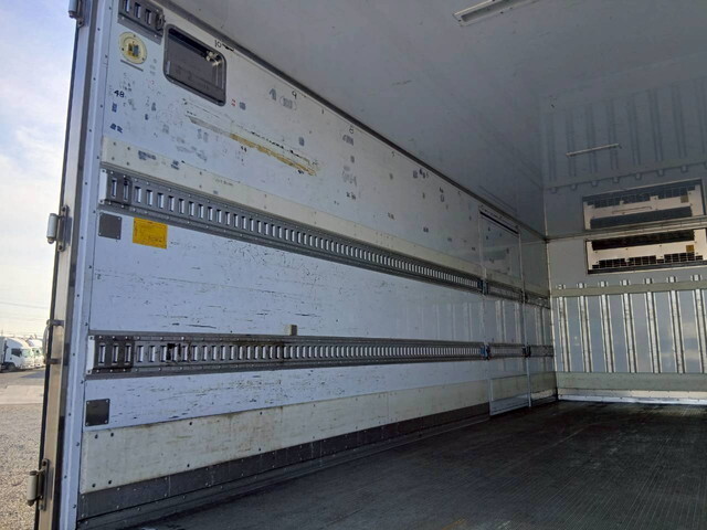 いすゞフォワード冷凍車（冷蔵車）中型（4t）[写真17]