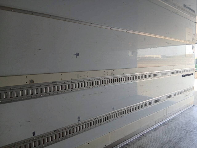 いすゞフォワード冷凍車（冷蔵車）中型（4t）[写真18]