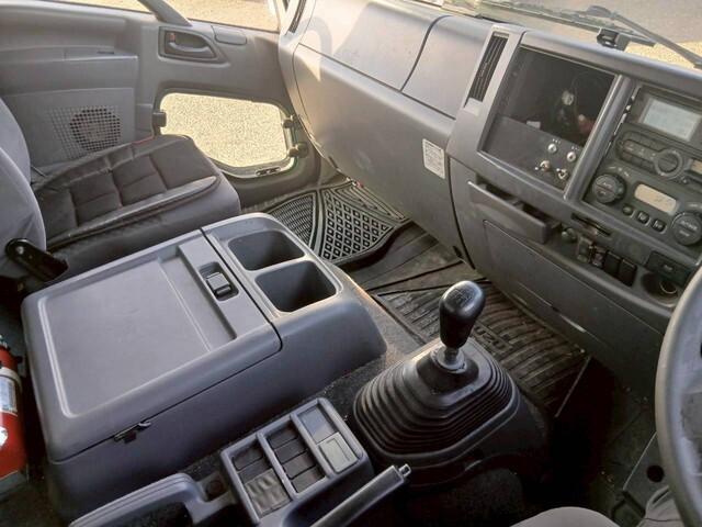 いすゞフォワード冷凍車（冷蔵車）中型（4t）[写真32]