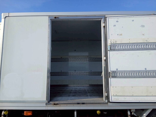 いすゞフォワード冷凍車（冷蔵車）中型（4t）[写真09]
