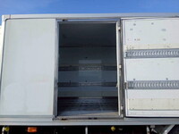 いすゞフォワード冷凍車（冷蔵車）中型（4t）[写真10]