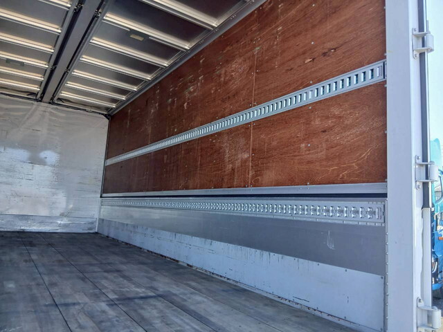 いすゞフォワードアルミウイング中型（4t）[写真14]