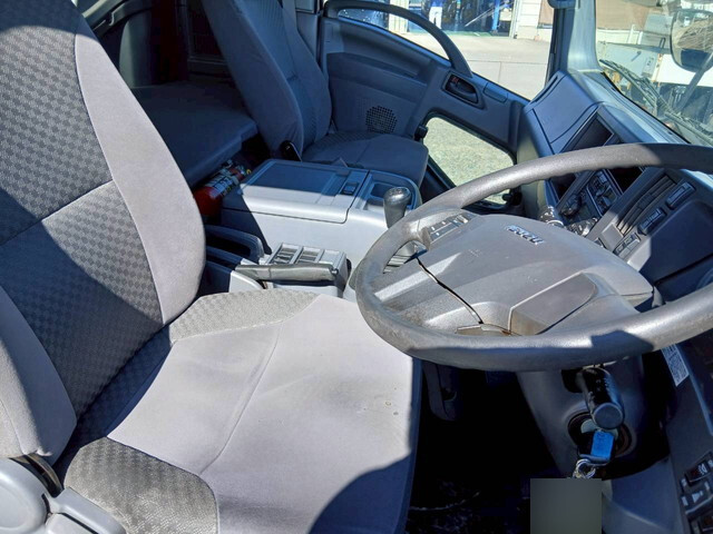 いすゞフォワードアルミウイング中型（4t）[写真21]