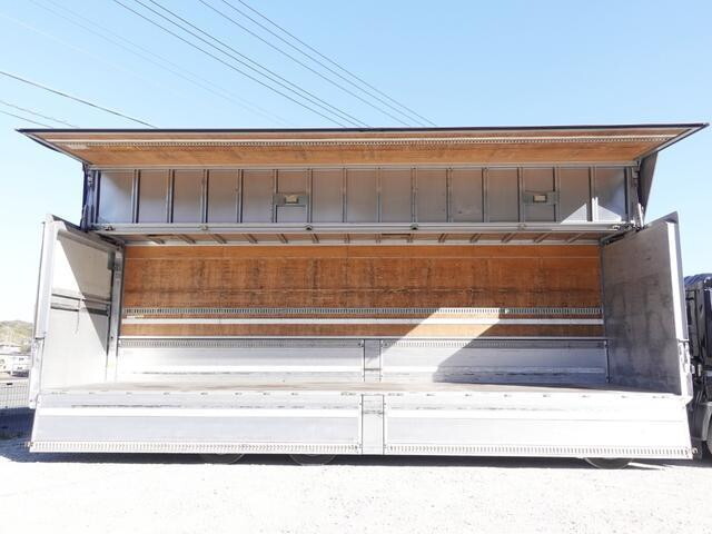 UDトラックスクオンアルミウイング大型（10t）[写真12]