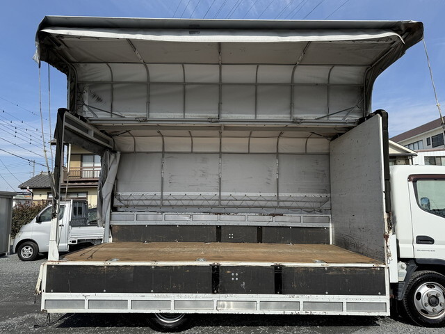 日産アトラス幌ウイング中型（4t）[写真10]