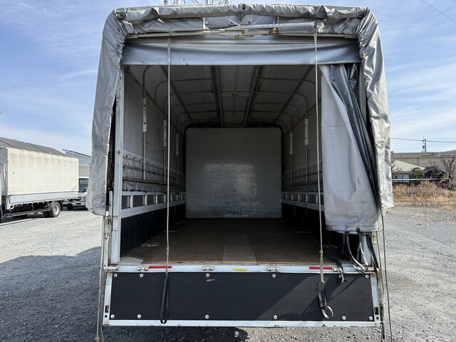 日産アトラス幌ウイング中型（4t）[写真11]