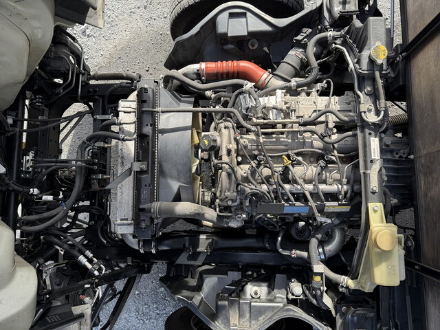 日産アトラス幌ウイング中型（4t）[写真16]