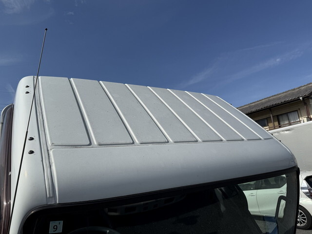 日産アトラス幌ウイング中型（4t）[写真18]