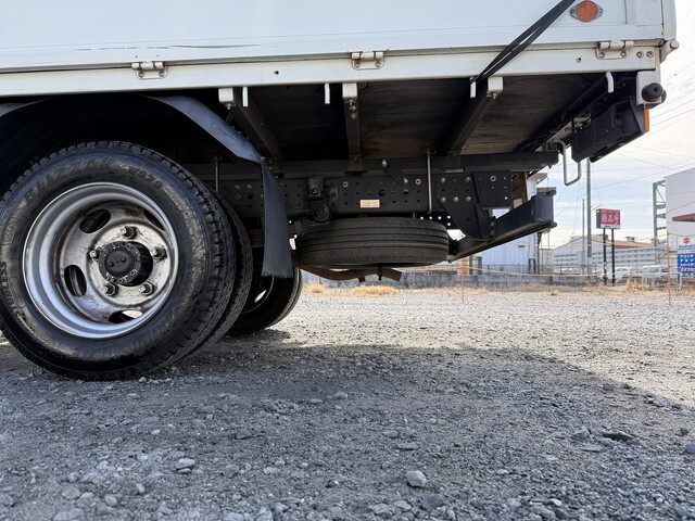 日産アトラス幌ウイング中型（4t）[写真23]