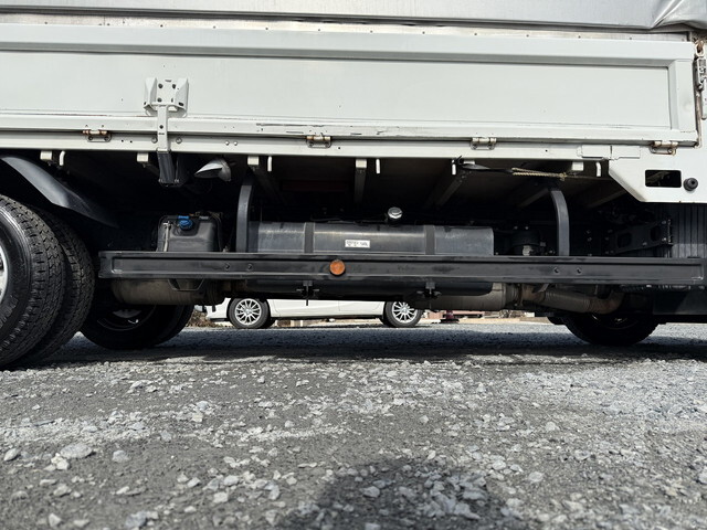 日産アトラス幌ウイング中型（4t）[写真26]