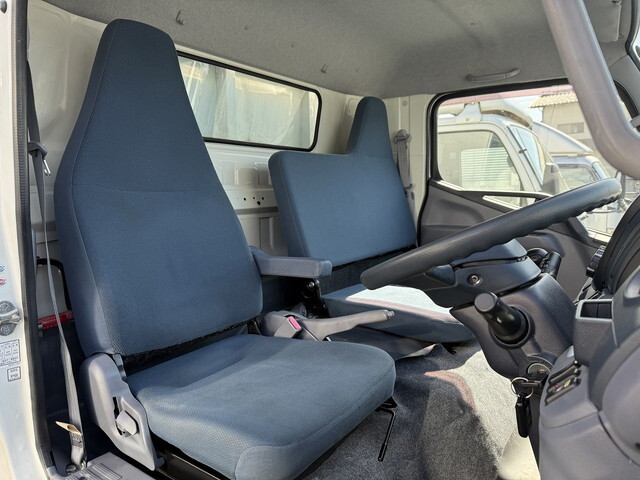 日産アトラス幌ウイング中型（4t）[写真30]