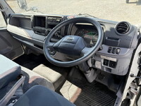 日産アトラス幌ウイング中型（4t）[写真32]