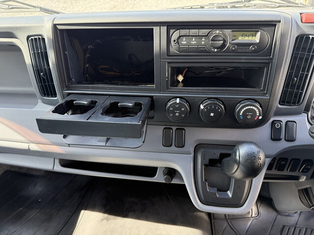 日産アトラス幌ウイング中型（4t）[写真35]