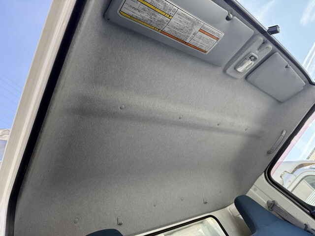日産アトラス幌ウイング中型（4t）[写真38]