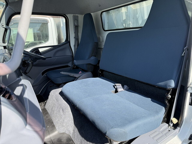 日産アトラス幌ウイング中型（4t）[写真39]