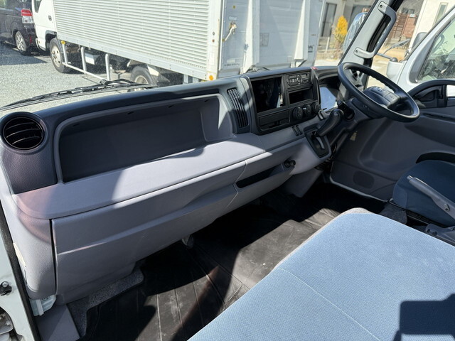 日産アトラス幌ウイング中型（4t）[写真40]