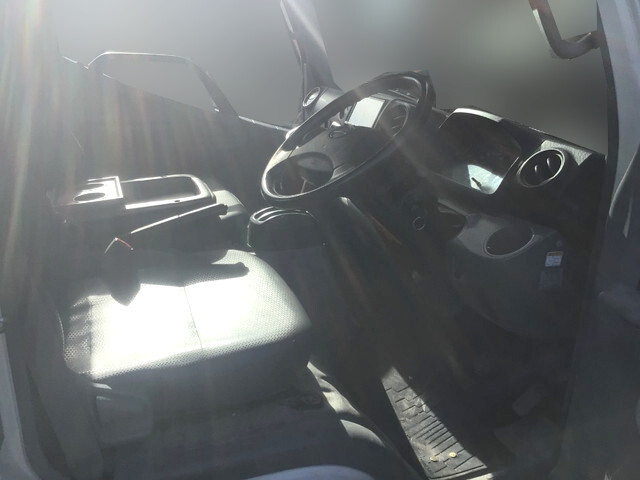 日野デュトロダブルキャブ（Wキャブ）小型（2t・3t）[写真16]