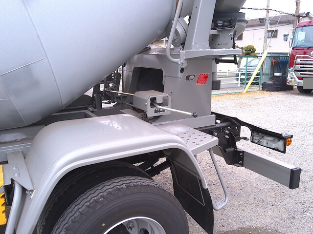 いすゞフォワードミキサー車（コンクリートミキサー）中型（4t）[写真10]