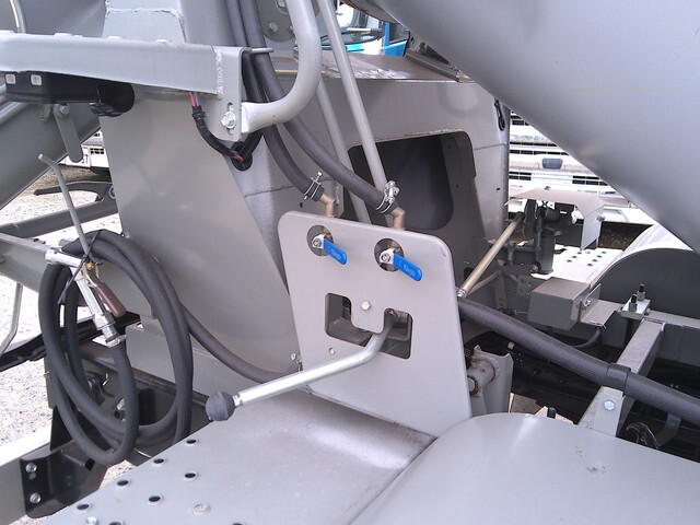 いすゞフォワードミキサー車（コンクリートミキサー）中型（4t）[写真12]