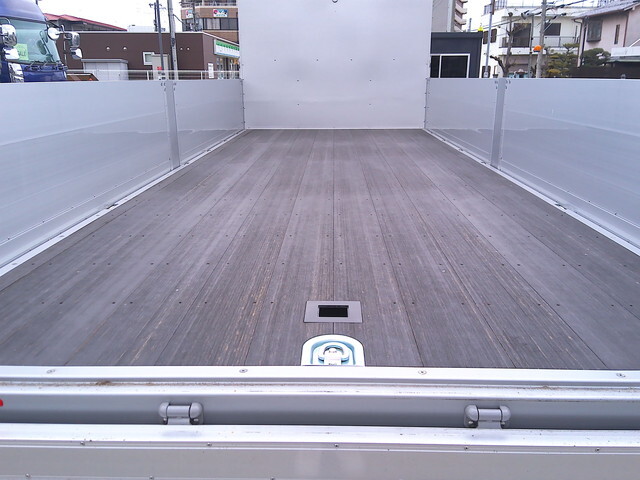 いすゞフォワードアルミブロック増トン（6t・8t）[写真16]