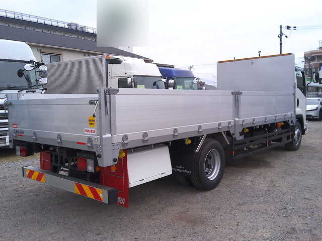 いすゞフォワードアルミブロック増トン（6t・8t）[写真04]