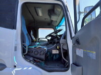 UDトラックスクオントレーラーヘッド（トラクターヘッド）大型（10t）[写真11]