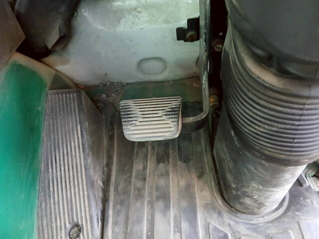 UDトラックスクオントレーラーヘッド（トラクターヘッド）大型（10t）[写真14]