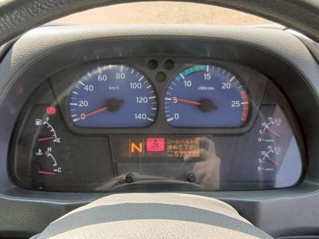 UDトラックスクオントレーラーヘッド（トラクターヘッド）大型（10t）[写真16]