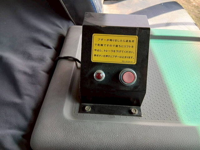 UDトラックスクオントレーラーヘッド（トラクターヘッド）大型（10t）[写真23]