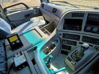 UDトラックスクオントレーラーヘッド（トラクターヘッド）大型（10t）[写真25]