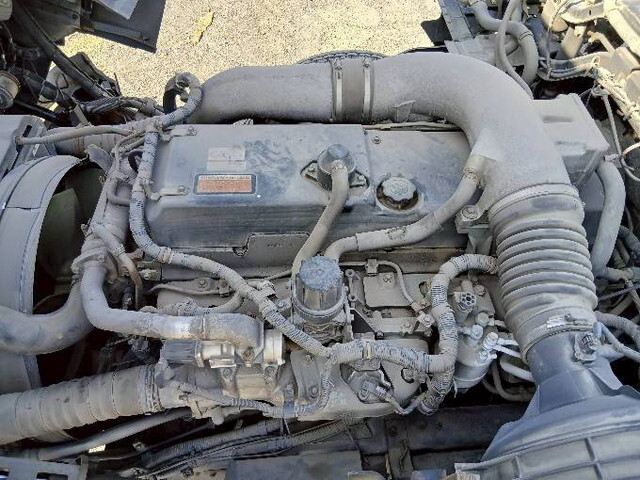 UDトラックスクオントレーラーヘッド（トラクターヘッド）大型（10t）[写真27]