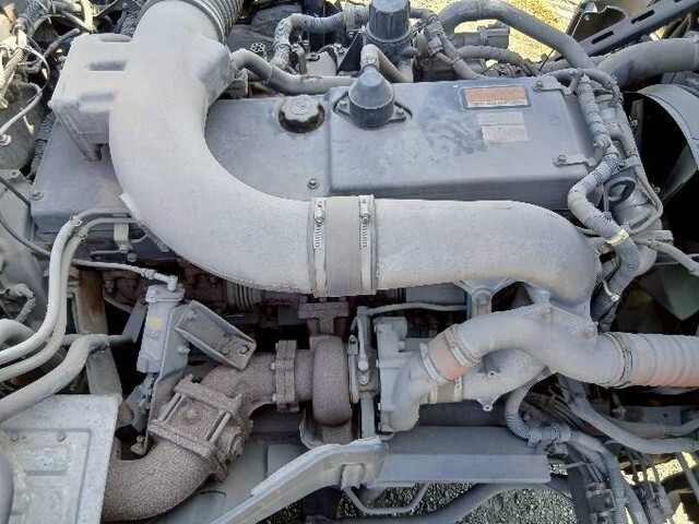 UDトラックスクオントレーラーヘッド（トラクターヘッド）大型（10t）[写真30]