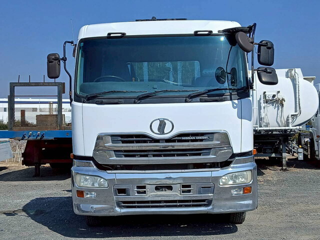 UDトラックスクオントレーラーヘッド（トラクターヘッド）大型（10t）[写真04]