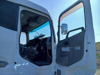 UDトラックスクオントレーラーヘッド（トラクターヘッド）大型（10t）[写真10]