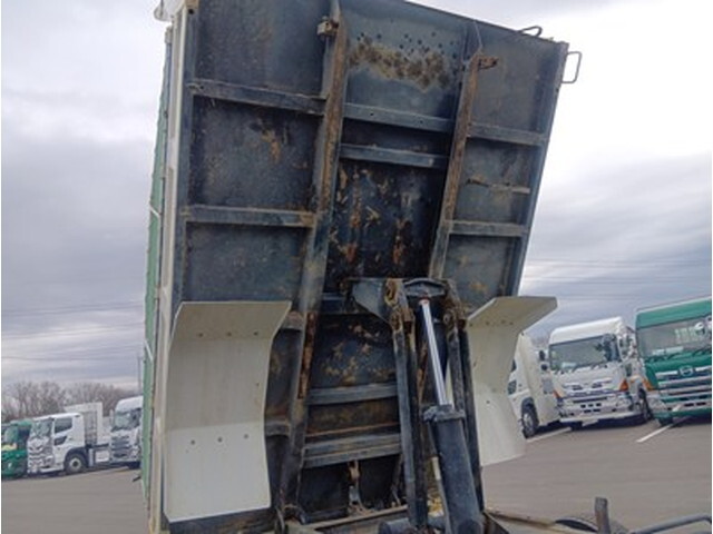 UDトラックスコンドルダンプ中型（4t）[写真08]