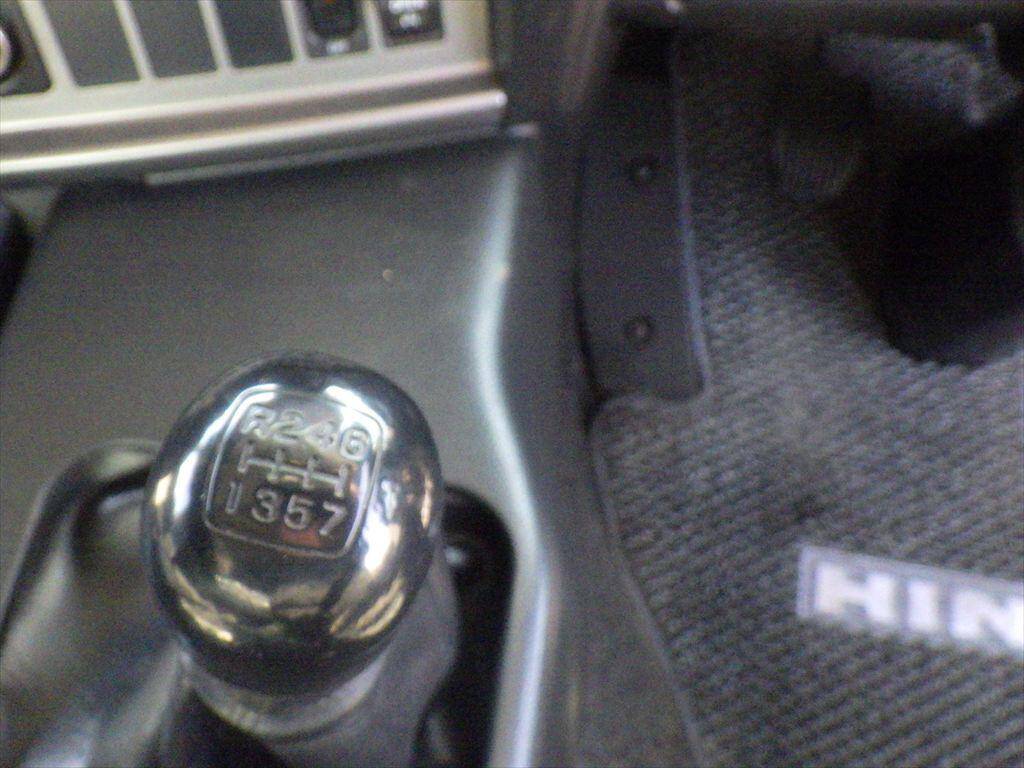 日野プロフィアセルフクレーン3段大型（10t）[写真20]