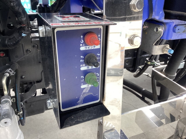 日野レンジャーセーフティクレーン4段増トン（6t・8t）[写真13]