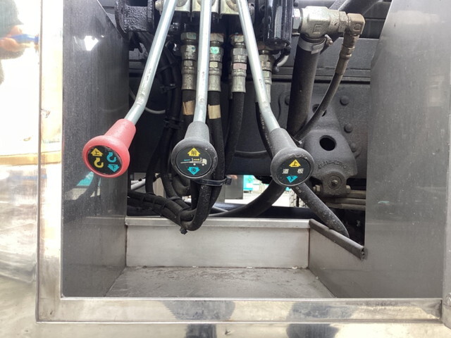 日野レンジャーセーフティクレーン4段増トン（6t・8t）[写真14]