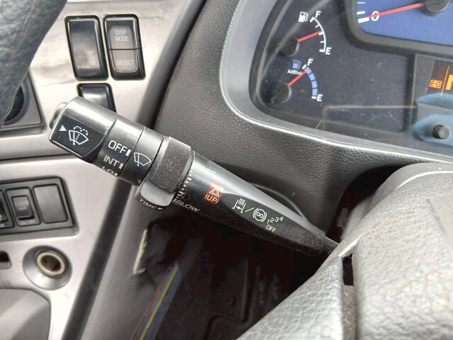 UDトラックスクオントレーラーヘッド（トラクターヘッド）大型（10t）[写真18]