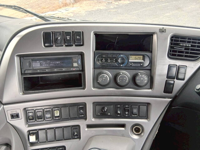 UDトラックスクオントレーラーヘッド（トラクターヘッド）大型（10t）[写真19]