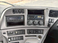 UDトラックスクオントレーラーヘッド（トラクターヘッド）大型（10t）[写真20]