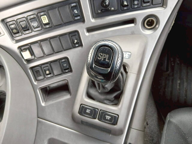 UDトラックスクオントレーラーヘッド（トラクターヘッド）大型（10t）[写真20]